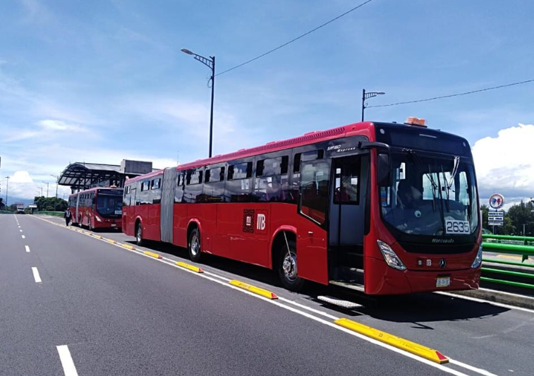 Mercedes-Benz Autobuses da el banderazo a 76 autobuses articulados para el Metrobús