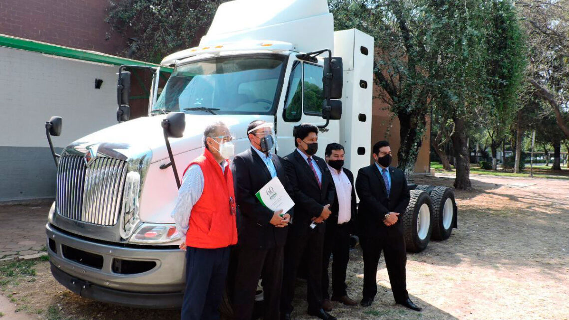 Navistar México dona unidades International al IPN