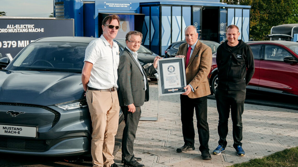 Mustang Mach-E gana Récord Guinness como vehículo eléctrico que menos consume energía