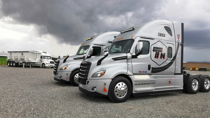 Euro Centro Camionero entrega unidades Cascadia para Transportes Especializados Navarro