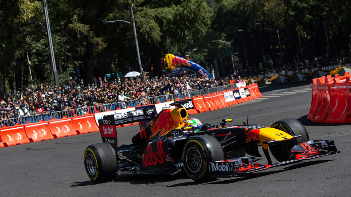 El RB7 de red bull racing honda rugió en las calles de la Ciudad de México