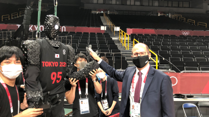 Robot basquetbolista de Toyota CUE5 sigue asombrando al mundo