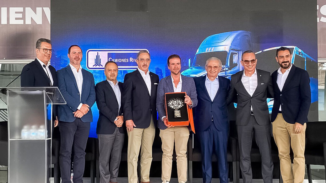 Camiones Rivera inaugura nueva distribuidora de Freightliner y MBA